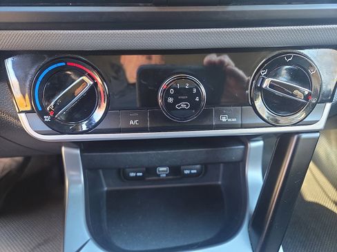 Used 2023 Kia Seltos LX image 27