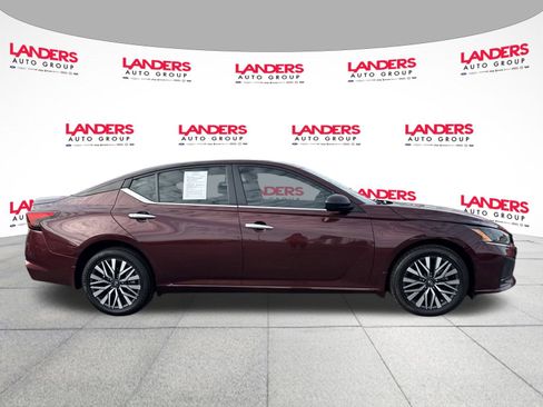 Used 2024 Nissan Altima 2.5 SV image 2