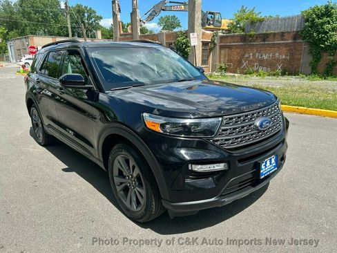 Used 2023 Ford Explorer XLT w/ Equipment Group 202A AWD/4WD image 6