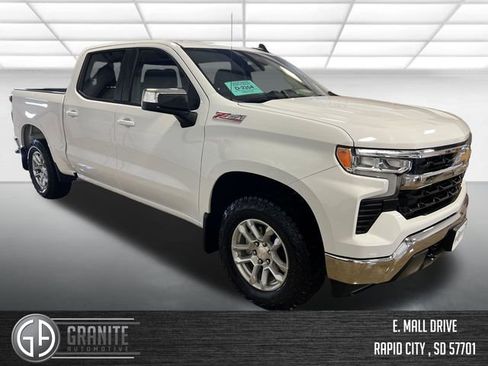 Used 2024 Chevrolet Silverado 1500 LT w/ Z71 Off-Road Package AWD/4WD image 7
