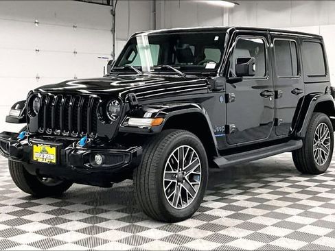 Used 2023 Jeep Wrangler Unlimited Sahara image 12