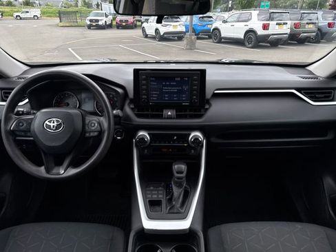 Used 2021 Toyota RAV4 XLE AWD/4WD image 11