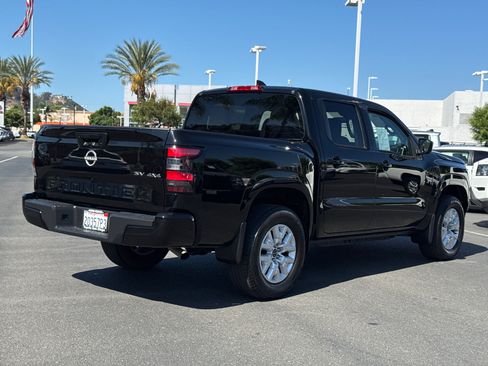 Used 2022 Nissan Frontier SV AWD/4WD image 11