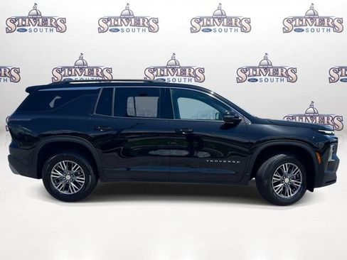 Used 2026 Chevrolet Traverse LT FWD image 2