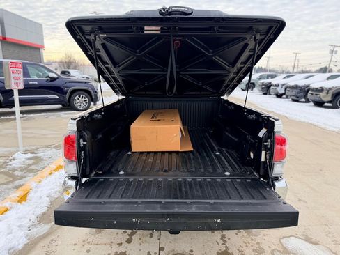 Used 2021 Toyota Tacoma TRD Off-Road image 21