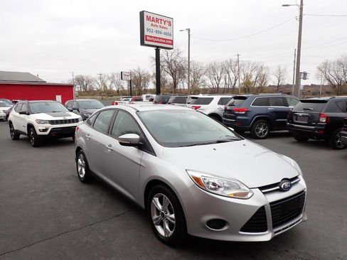 Used 2013 Ford Focus SE w/ SE Winter Pkg image 1