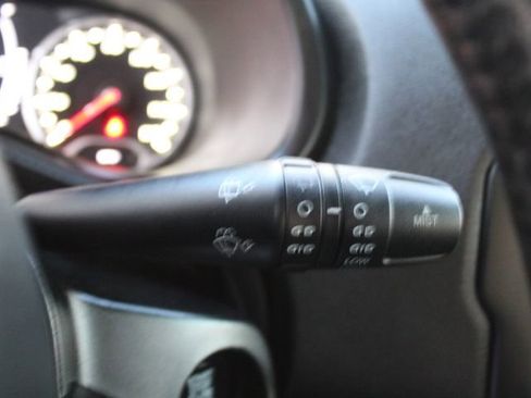 Used 2017 Jeep Renegade Latitude image 19