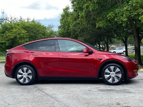 Used 2024 Tesla Model Y Long Range AWD/4WD image 12