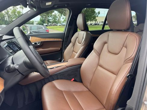 Used 2023 Volvo XC90 B5 Plus image 14