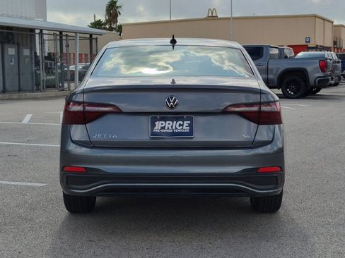 Used 2024 Volkswagen Jetta SE FWD image 6