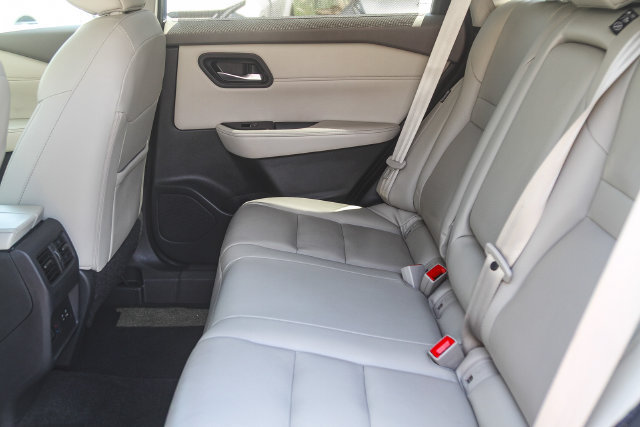Used 2023 Nissan Rogue SL w/ SL Premium Package FWD image 18