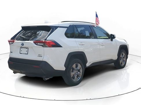 Used 2022 Toyota RAV4 XLE image 3