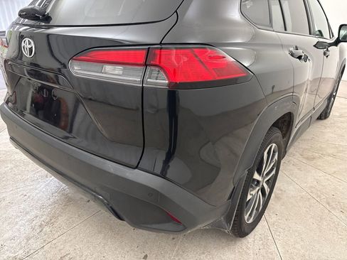 Used 2022 Toyota Corolla Cross XLE FWD image 19