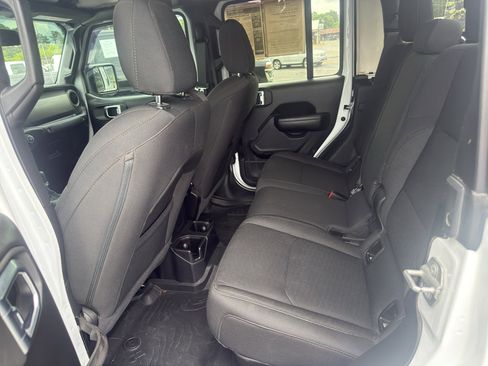 Used 2021 Jeep Gladiator Sport AWD/4WD image 7