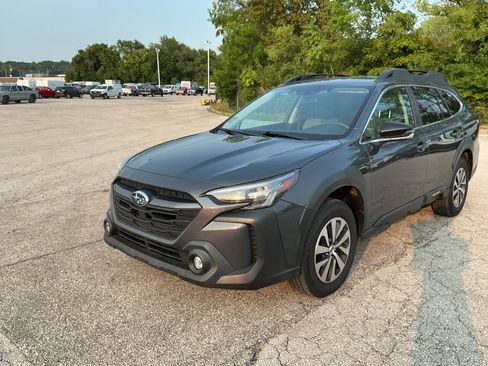 Used 2024 Subaru Outback Premium AWD/4WD image 1