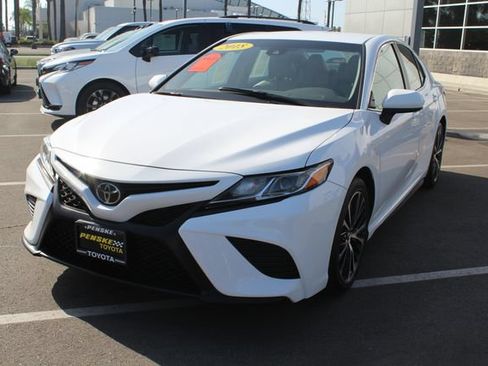 Used 2018 Toyota Camry SE FWD image 4