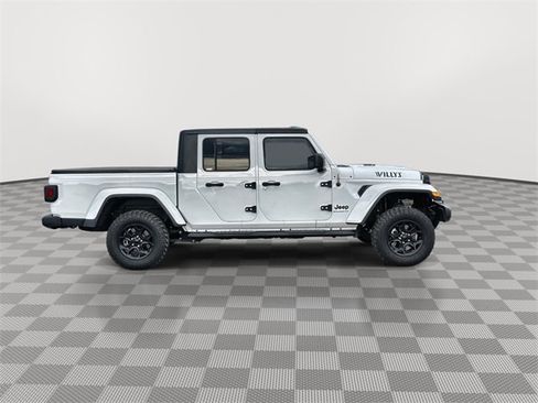 Used 2023 Jeep Gladiator Willys image 9