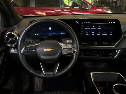 Used 2025 Chevrolet Equinox LT FWD image 13