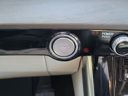 Used 2022 Kia Carnival EX FWD image 33