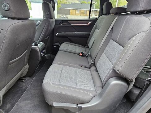 Used 2025 GMC Acadia Elevation AWD/4WD image 18