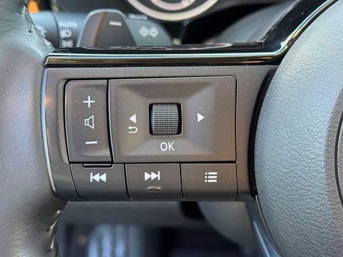 Used 2025 Nissan Pathfinder SL AWD/4WD image 21
