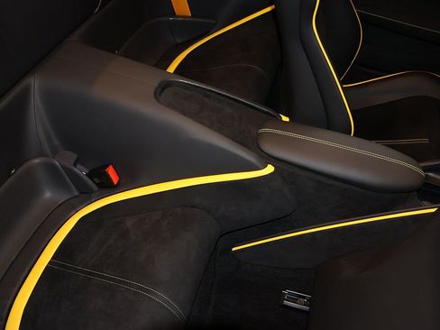 Certified 2025 Ferrari Roma Spider RWD image 45