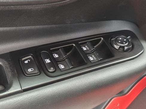 Used 2021 Jeep Renegade Trailhawk image 24