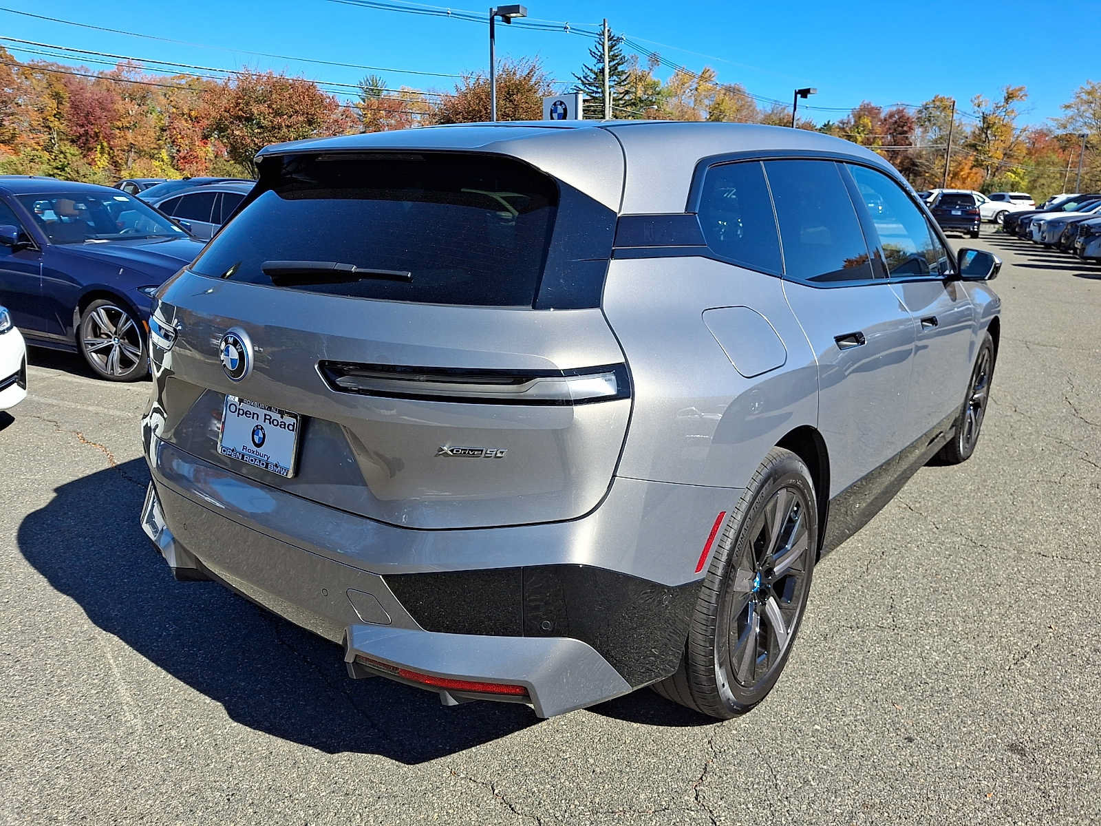 Used 2024 BMW iX xDrive50 w/ Premium Package AWD/4WD image 7