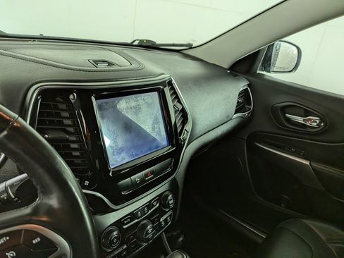 Used 2019 Jeep Cherokee Limited AWD/4WD image 23