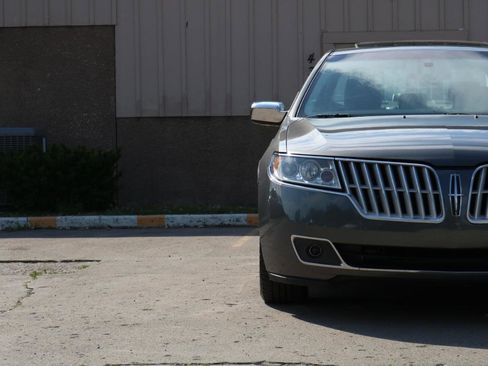 Used 2011 Lincoln MKZ FWD image 3