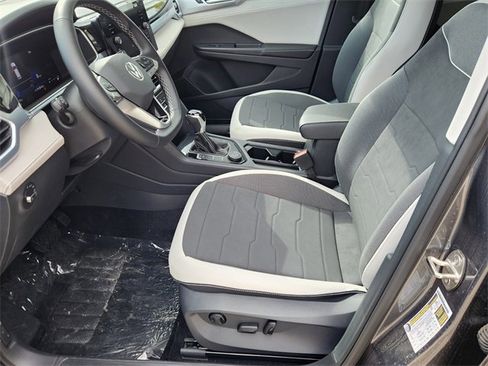 New 2025 Volkswagen Taos SE image 7