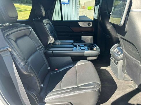 Used 2019 Lincoln Navigator Reserve AWD/4WD image 23