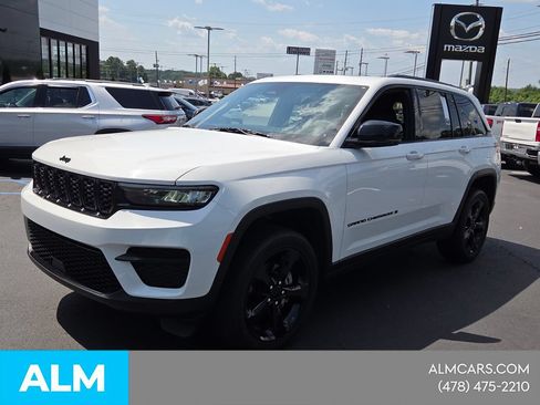 Used 2023 Jeep Grand Cherokee Altitude RWD image 4