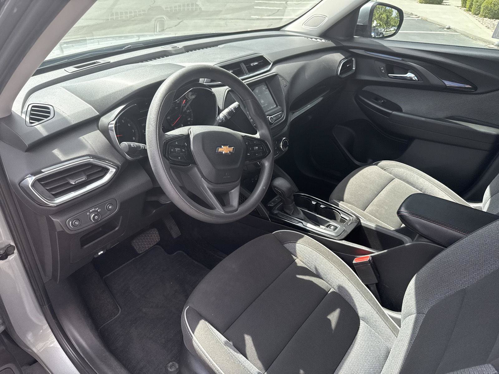 Used 2023 Chevrolet TrailBlazer LT FWD image 9