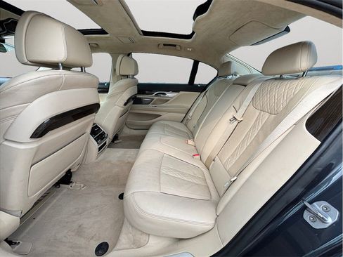 Used 2016 BMW 750i RWD image 40