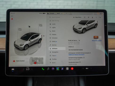 Used 2022 Tesla Model Y Long Range AWD/4WD image 19