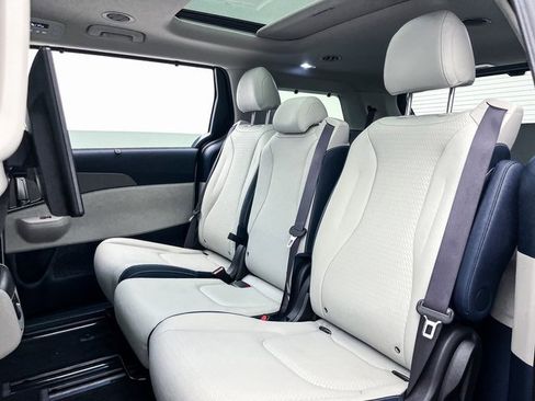 Used 2025 Kia Carnival SX Prestige image 43