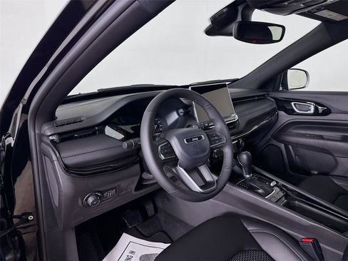 New 2026 Jeep Compass Latitude image 9