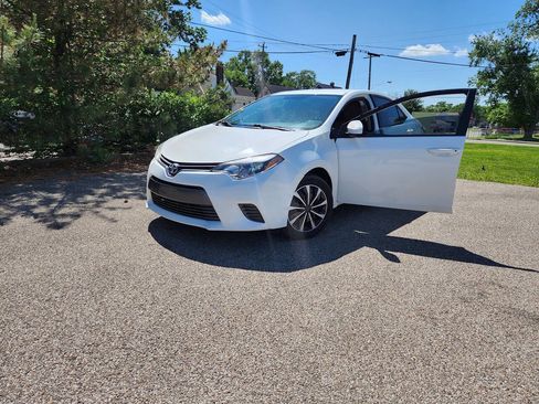 Used 2015 Toyota Corolla LE FWD image 6