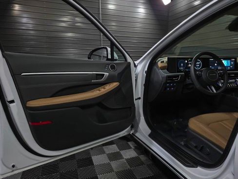 Used 2025 Hyundai Sonata Limited FWD image 37