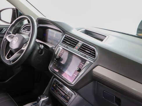 Used 2022 Volkswagen Tiguan SE w/ Panoramic Sunroof Package AWD/4WD image 26
