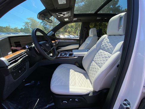 Used 2025 Cadillac Escalade ESV Premium Luxury Platinum image 30