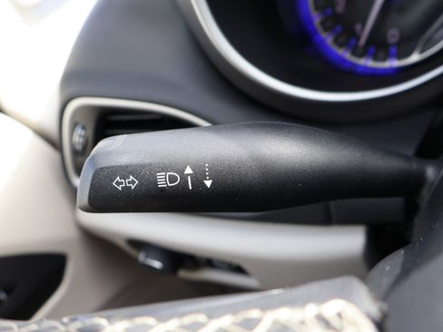 Used 2023 Chrysler Pacifica Touring-L image 31