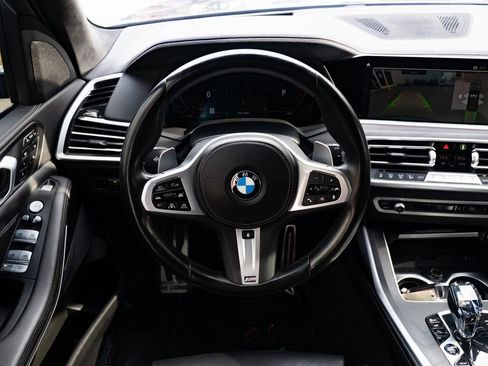 Used 2022 BMW X7 xDrive40i w/ M Sport Package image 11