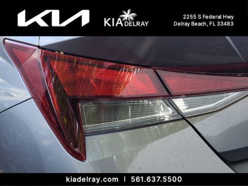 Used 2023 Hyundai Elantra SEL w/ Convenience Package FWD image 6