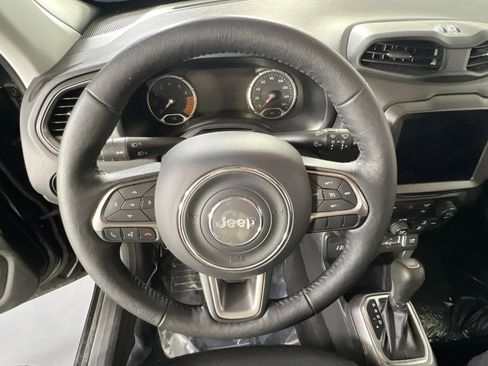 Used 2022 Jeep Renegade Latitude w/ Convenience Group AWD/4WD image 11