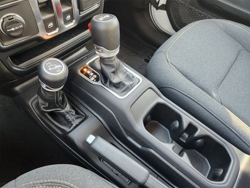 Used 2024 Jeep Wrangler Sport image 27