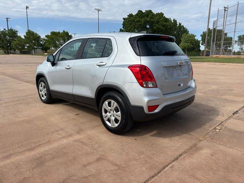 Used 2019 Chevrolet Trax LS w/ LPO, Cargo Package FWD image 6