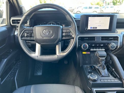 Certified 2025 Toyota Tacoma SR5 AWD/4WD image 14
