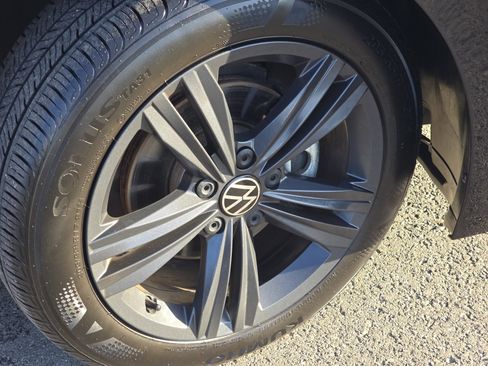 Certified 2023 Volkswagen Jetta SE w/ Panoramic Sunroof Package image 13